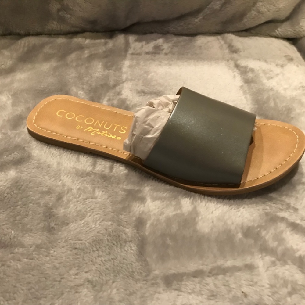 Sandals - Picture 2 of 3